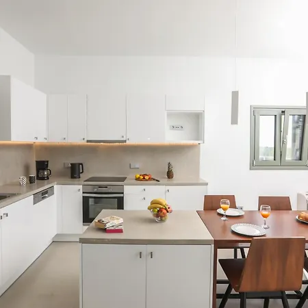 J&j * Μωραΐτικα