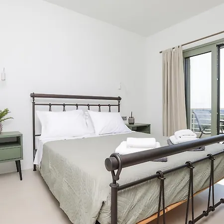 J&j * Μωραΐτικα