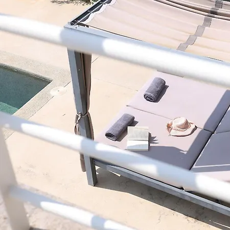 J&j * Μωραΐτικα